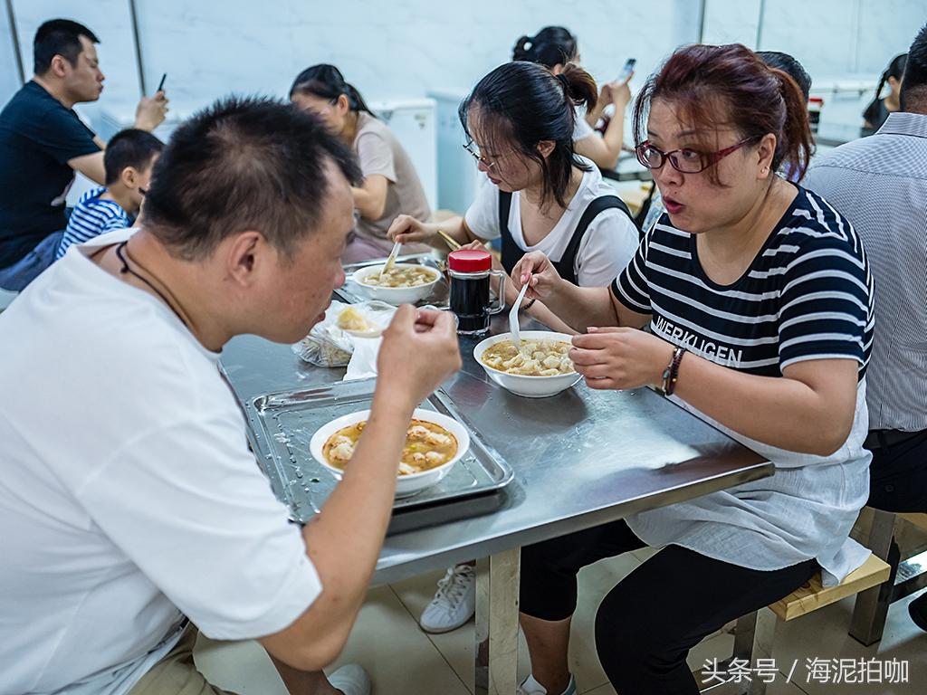 员工离岗16年仍享社保福利？当地回应及一家特色小店的背后故事