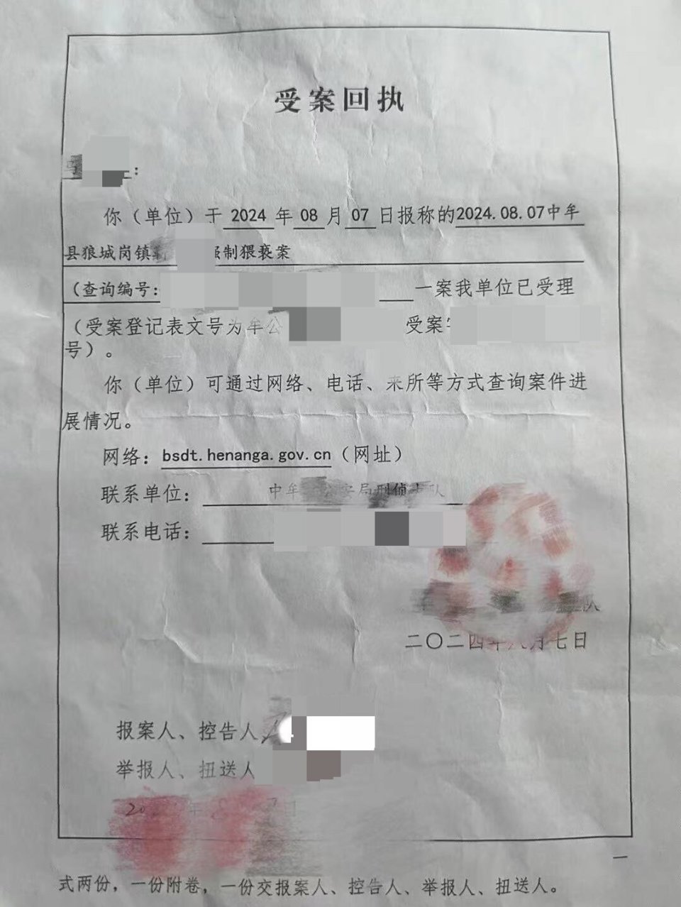 教官体罚事件背后，小巷深处的秘密与遗忘小店的背后故事