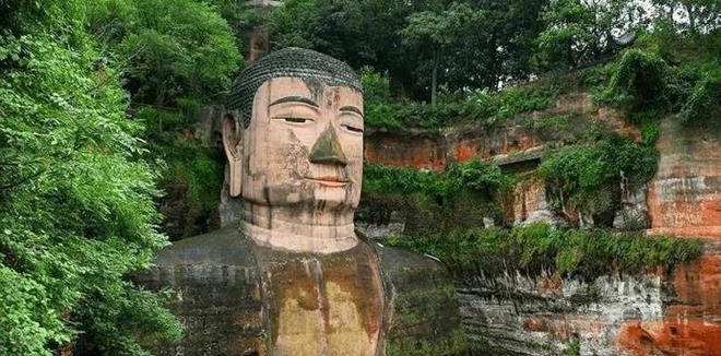 乐山大佛景区惊现男女混用男厕，背后的故事与探索内心平静之旅