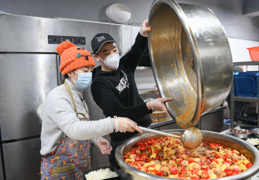 陆羿辰顾若熙最新探索，小巷美食天堂的独家揭秘